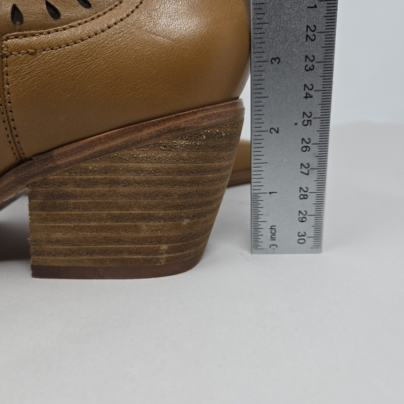 Marc Fisher LTD Women's Western Boots Sz 9M Carmel Leather Ankle Cut Outs Rodeo - Picture 9 of 12